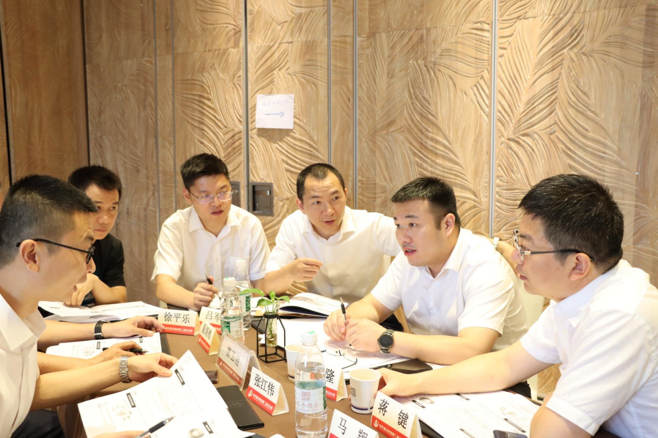 2021年6月25日-26日，创世大发二建组织开展了2021年中高层主管执行力培训。本次培训特邀清华、北大、上海交大总裁班讲师，中国企业家协会特聘高级讲师许晋老师进行授课。