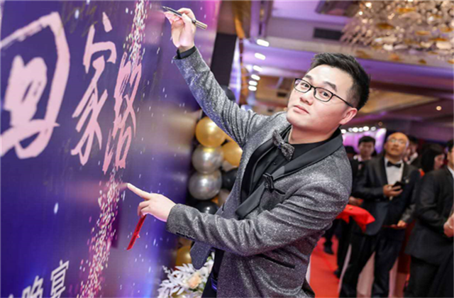 【高光“疫”事】勇敢逆行的特殊“网约车”——创世大发90后，用信念打通生命运输线